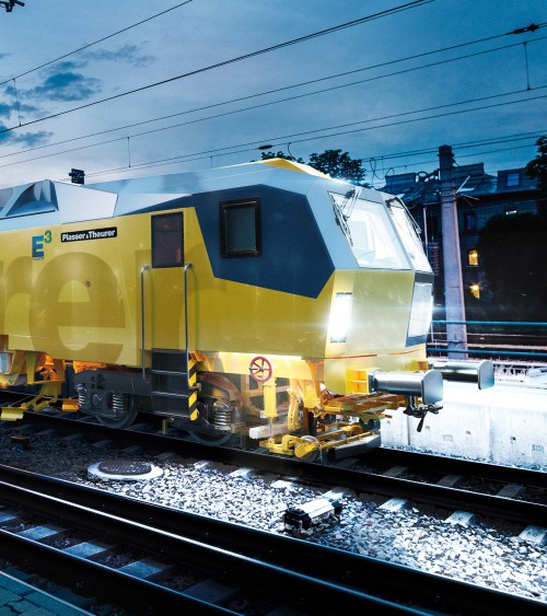 A Plasser & Theurer machine on rails