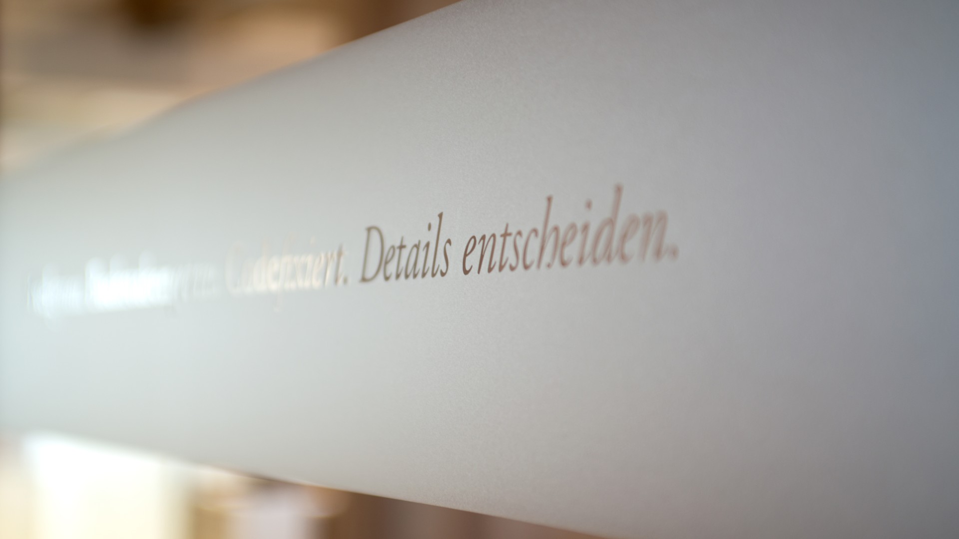 stodt Slogan Nahaufnahme Firmen Slogan auf Glas